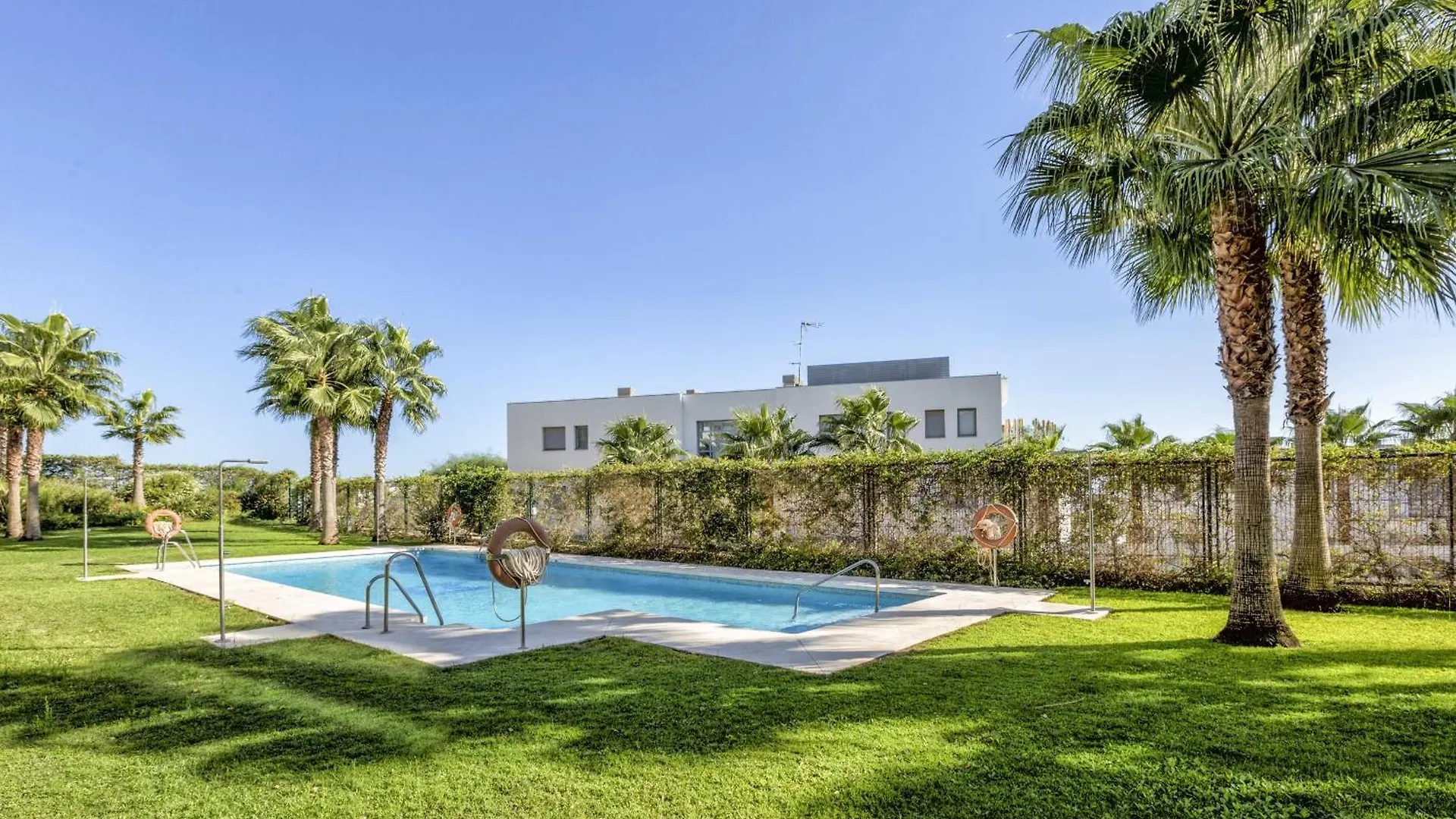 Vivi Homes - Casa Ferli Marbella Pool, Garden, Golf & Sea View