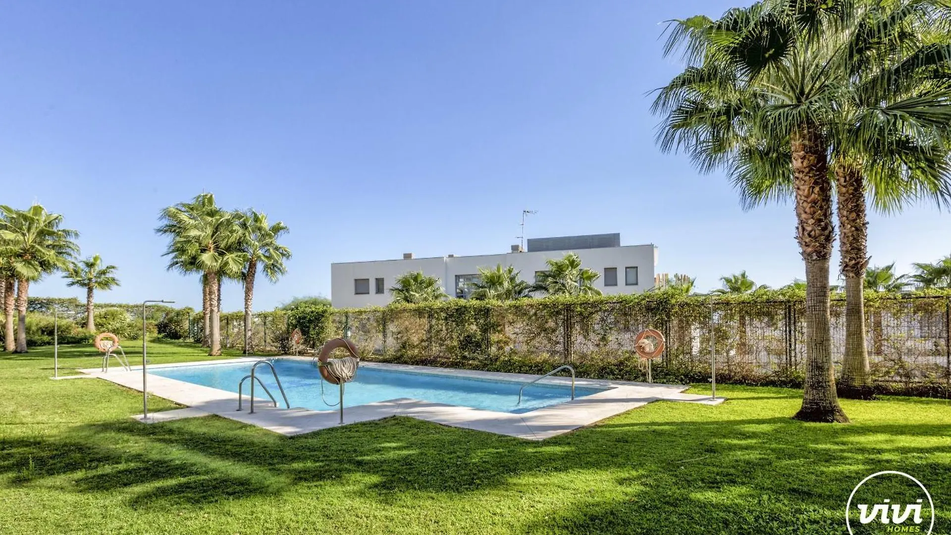 Vivi Homes - Casa Ferli Marbella Pool, Garden, Golf & Sea View Apartment