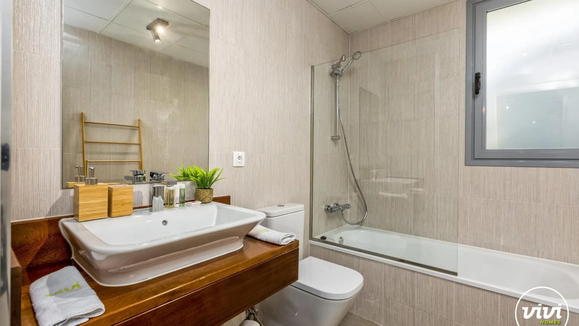 Vivi Homes - Casa Ferli Marbella Pool, Garden, Golf & Sea View Apartment