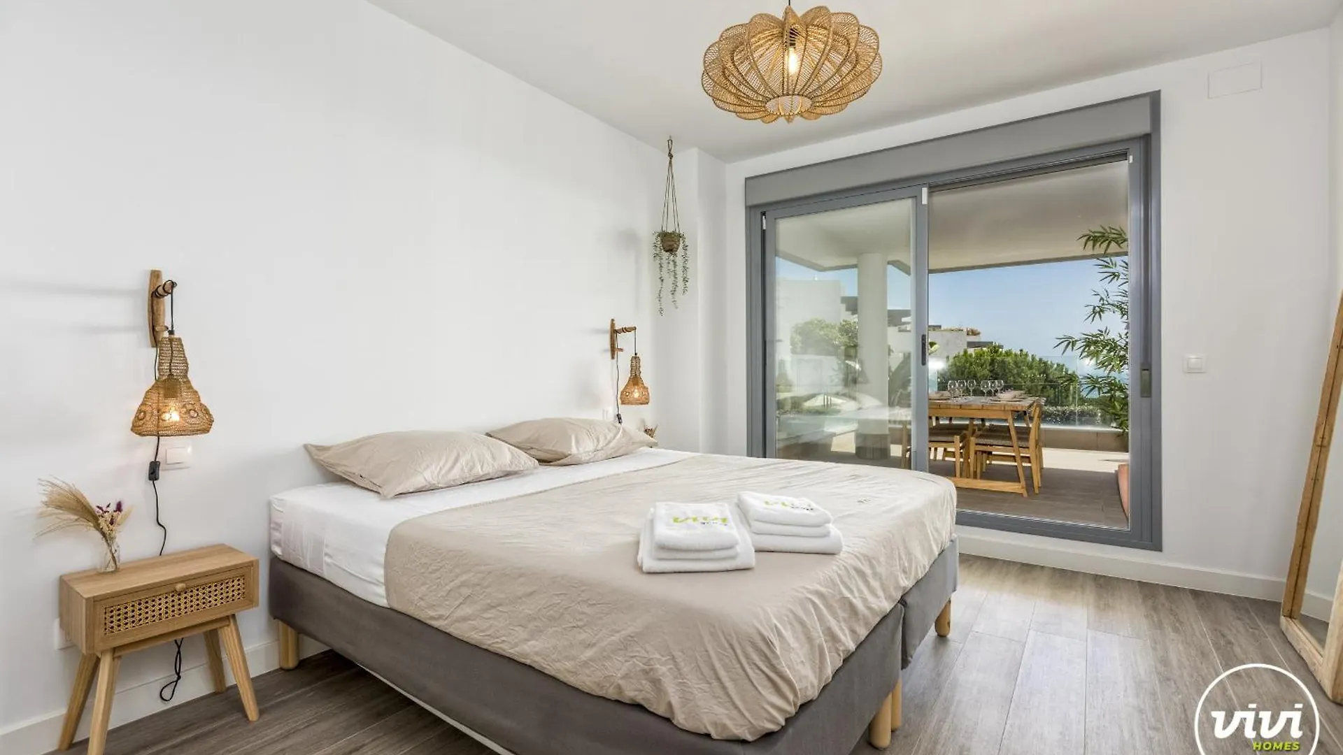 Vivi Homes - Casa Ferli Marbella Pool, Garden, Golf & Sea View Apartment