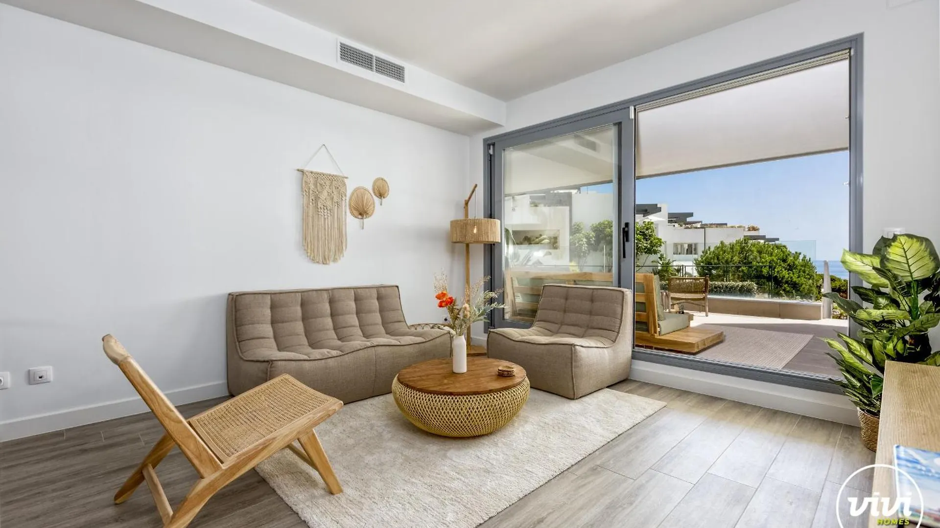 Vivi Homes - Casa Ferli Marbella Pool, Garden, Golf & Sea View Apartment